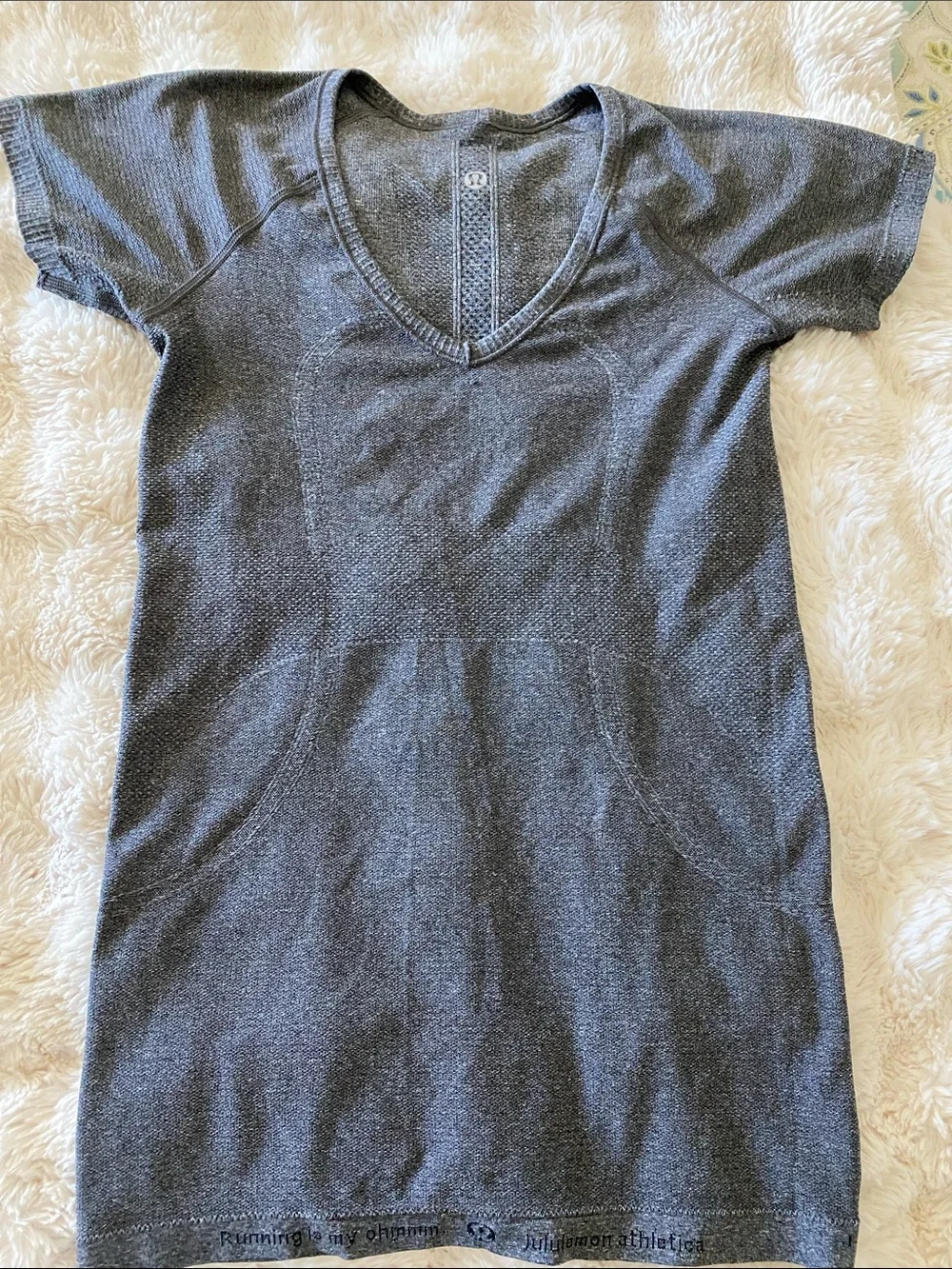lululemon athletica 2 Workout Top - Size 6 - Picture 2 of 9